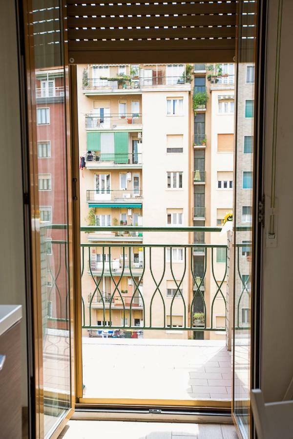Lorenteggio Studio Apt Milan Bagian luar foto