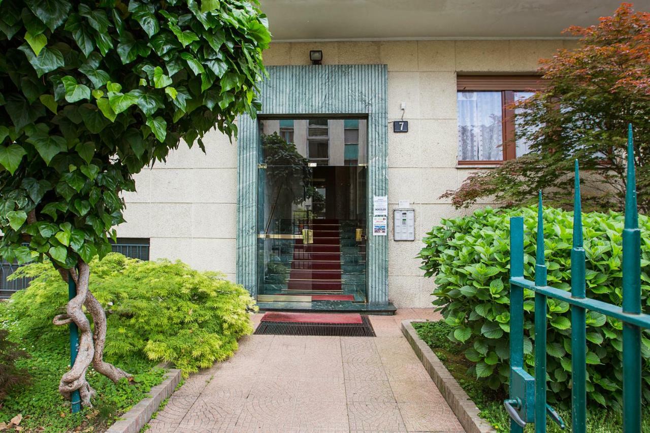Lorenteggio Studio Apt Milan Bagian luar foto