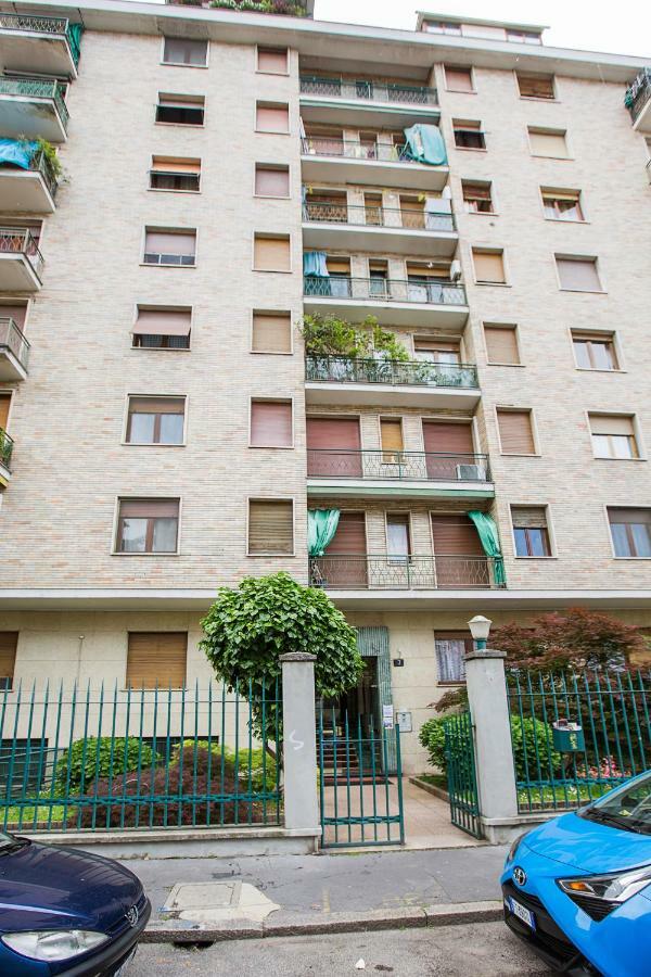 Lorenteggio Studio Apt Milan Bagian luar foto