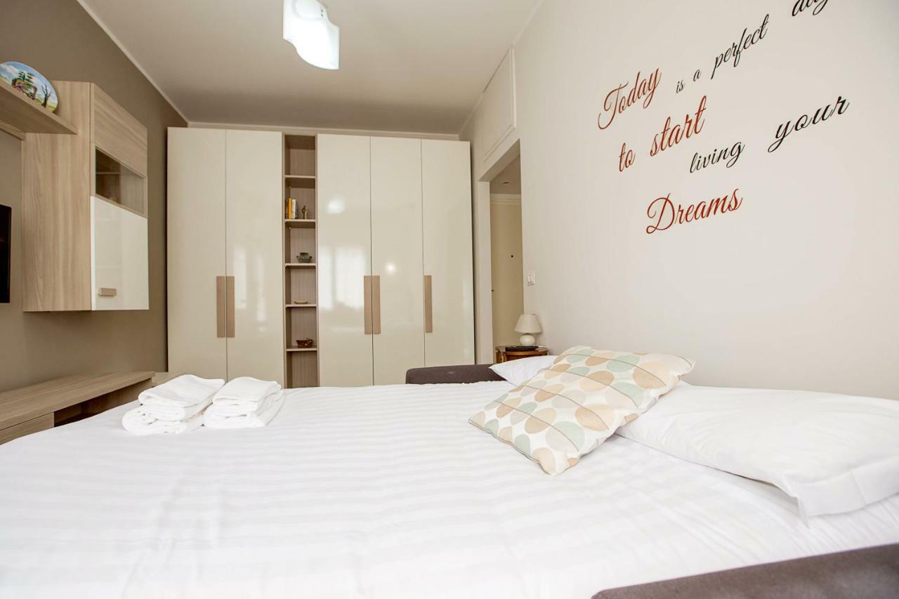 Lorenteggio Studio Apt Milan Bagian luar foto
