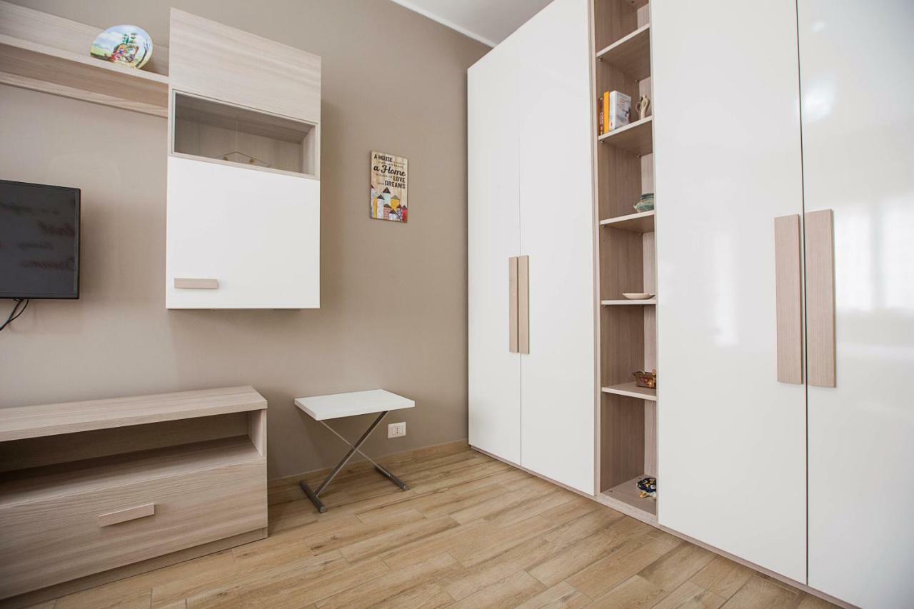 Lorenteggio Studio Apt Milan Bagian luar foto