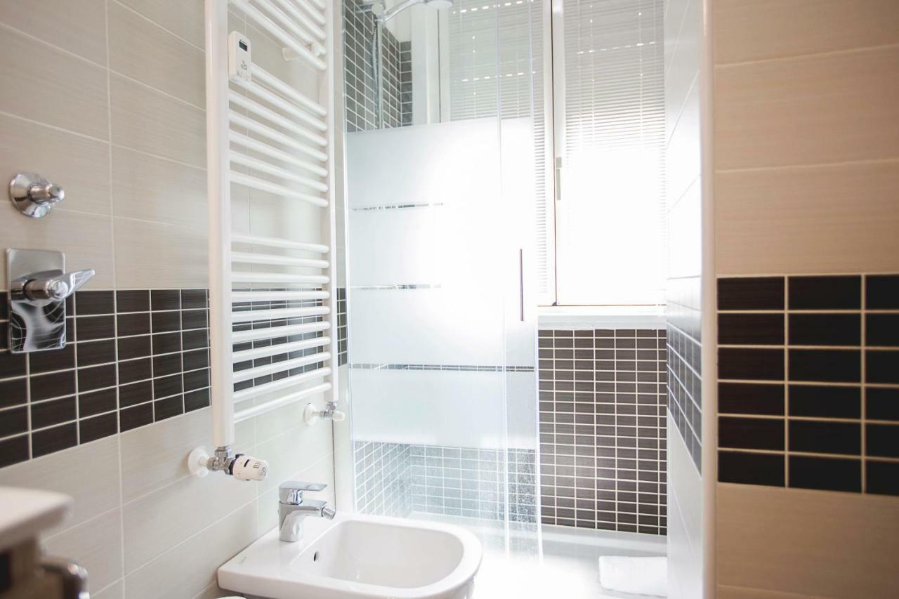 Lorenteggio Studio Apt Milan Bagian luar foto